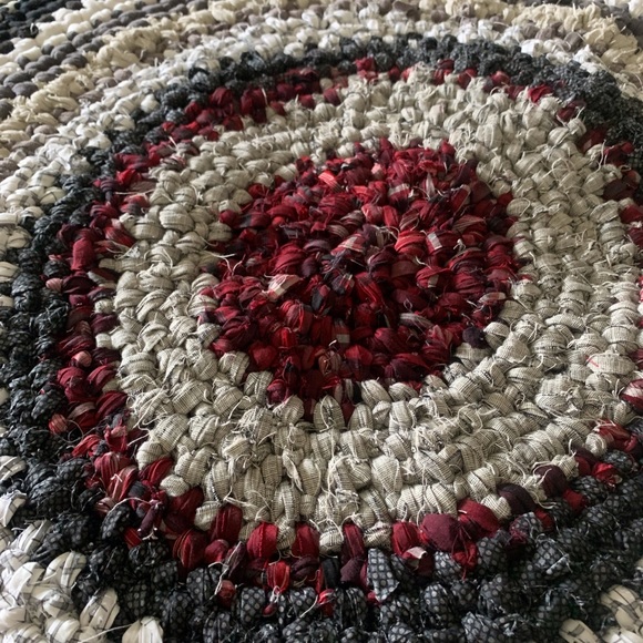 Round Rug - NWOT - Picture 10 of 11